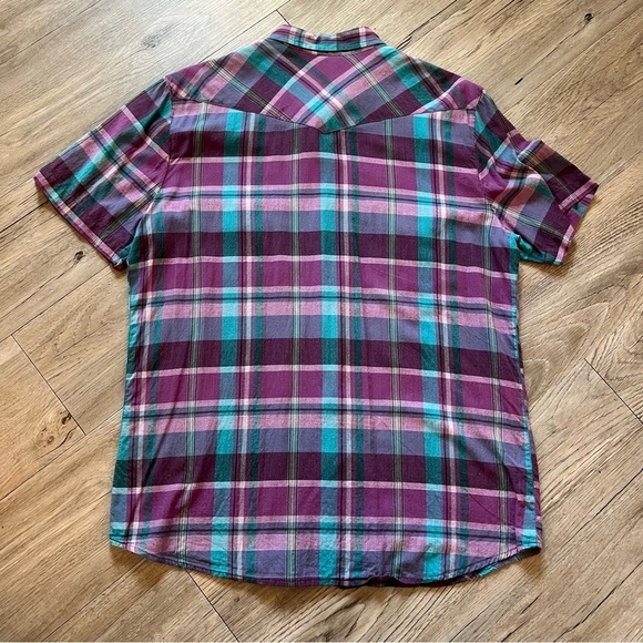 🔥SALE - any 4/$20. Urban Outfitters Button Up SS Men’s Shirt - Picture 4 of 4
